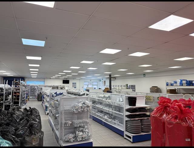 390M² RETAIL TO LET IN STAMFORD HILL
